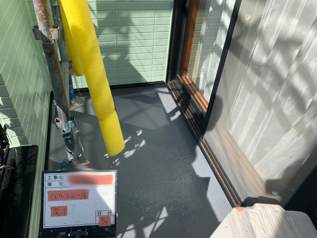 横浜市港南区の外壁塗装のバルコニー施工完了後画像
